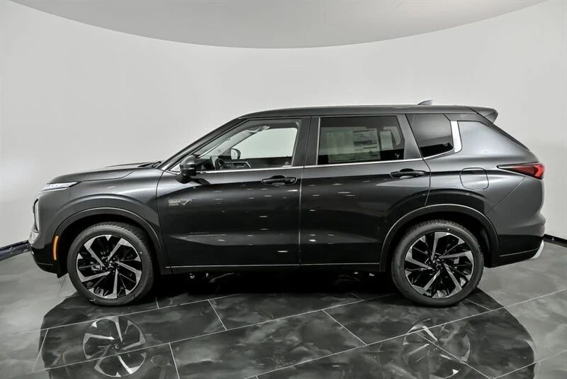 2025 Mitsubishi Outlander - Image 7 of 21