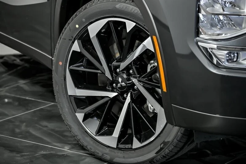 2025 Mitsubishi Outlander - Image 3 of 21