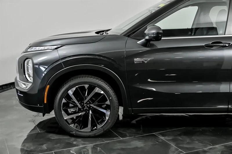 2025 Mitsubishi Outlander - Image 6 of 21