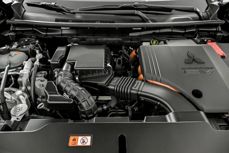 2025 Mitsubishi Outlander - Image 16 of 21