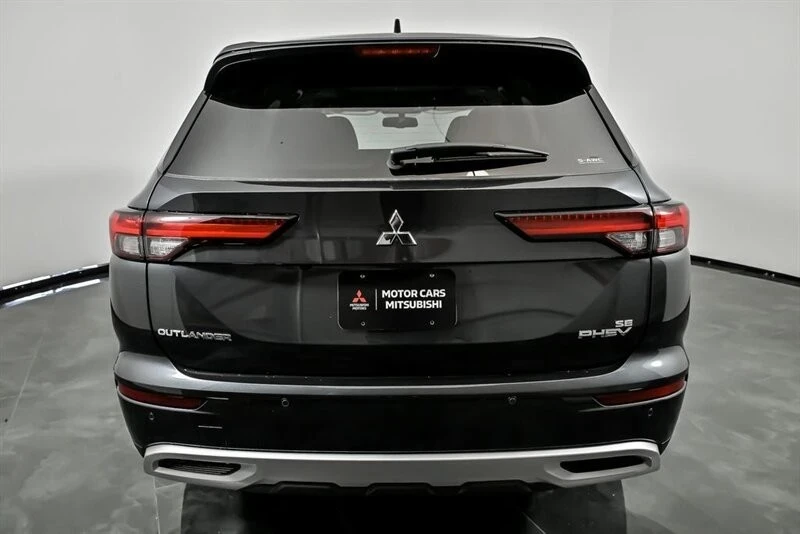 2025 Mitsubishi Outlander - Image 10 of 21