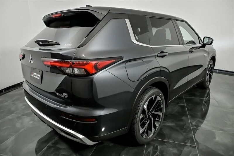 2025 Mitsubishi Outlander - Image 11 of 21