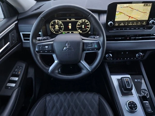 2025 Mitsubishi Outlander - Image 13 of 28