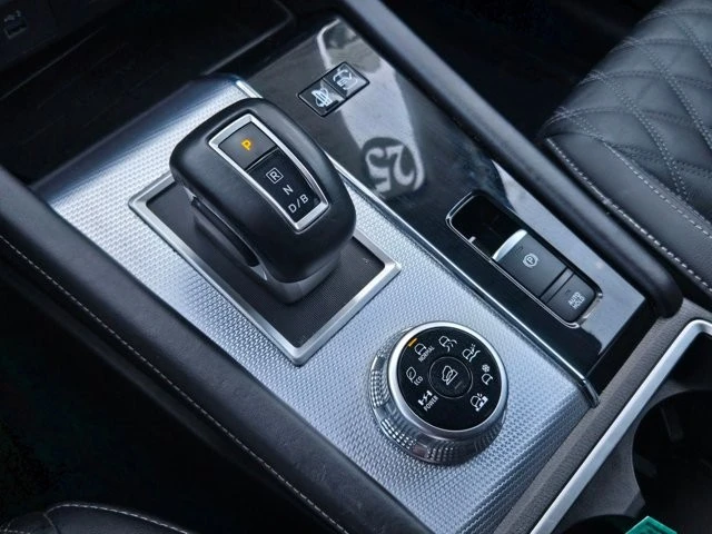 2025 Mitsubishi Outlander - Image 19 of 28