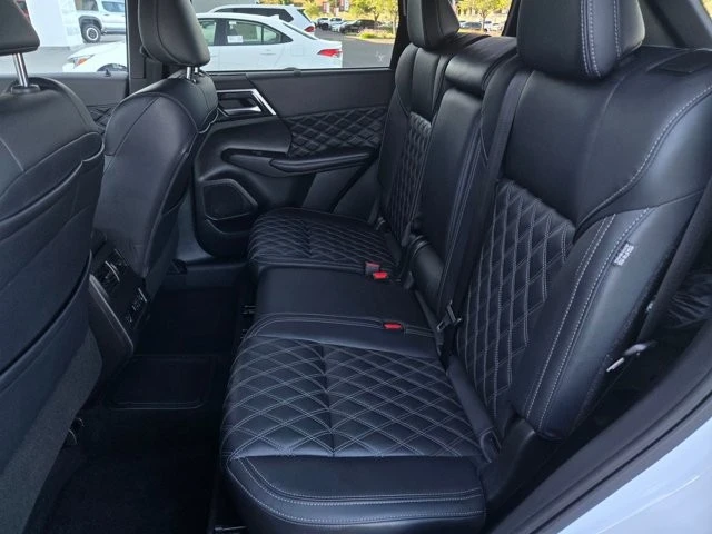 2025 Mitsubishi Outlander - Image 11 of 28