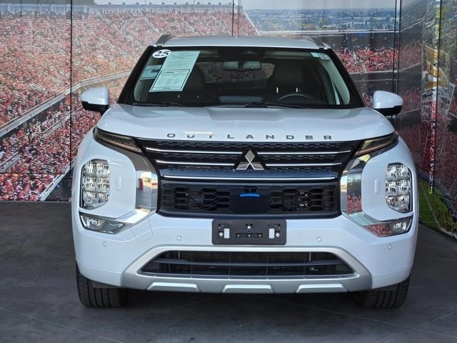 2025 Mitsubishi Outlander - Image 3 of 28