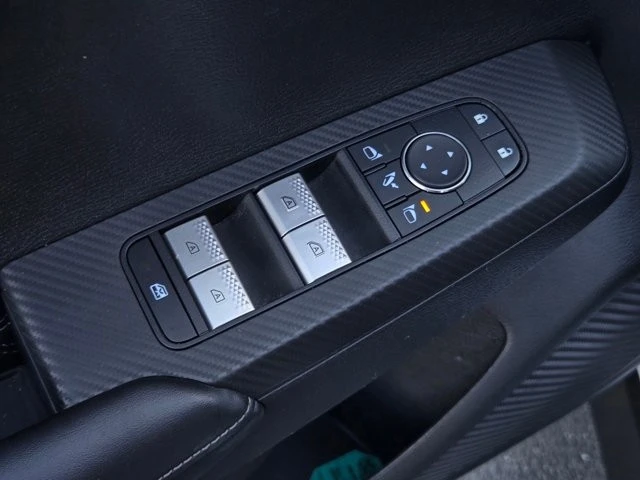 2025 Mitsubishi Outlander - Image 10 of 28