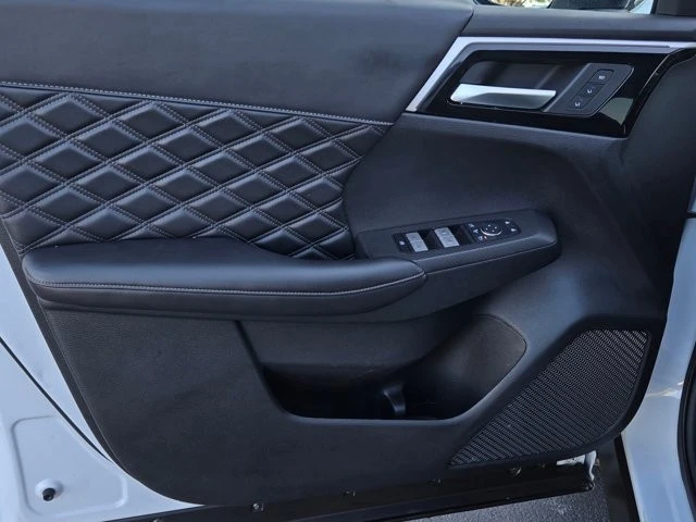 2025 Mitsubishi Outlander - Image 9 of 28