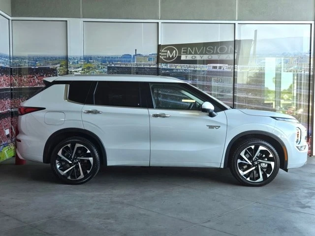 2025 Mitsubishi Outlander - Image 4 of 28