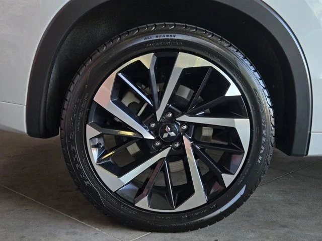 2025 Mitsubishi Outlander - Image 5 of 28
