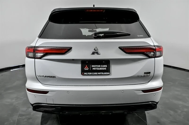 2025 Mitsubishi Outlander - Image 8 of 21