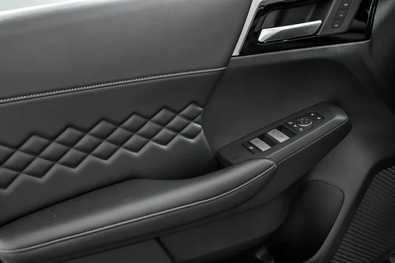 2025 Mitsubishi Outlander - Image 11 of 21
