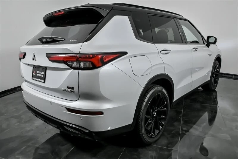 2025 Mitsubishi Outlander - Image 9 of 21