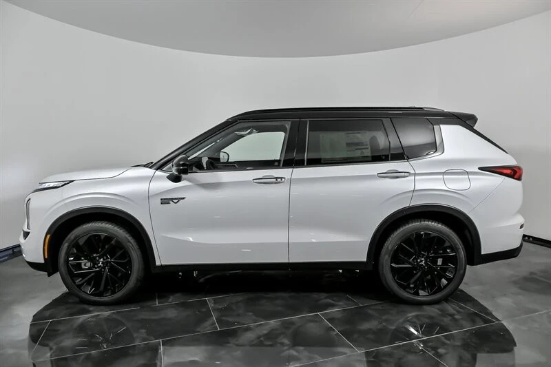 2025 Mitsubishi Outlander - Image 6 of 21