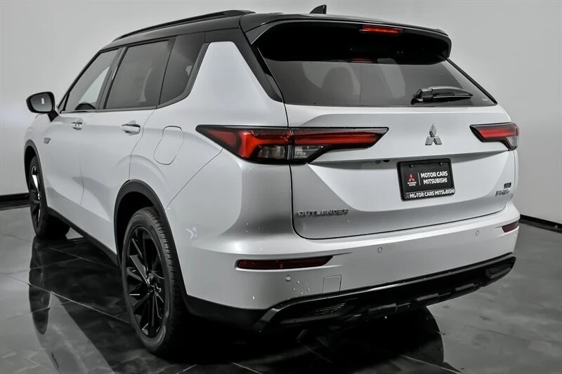 2025 Mitsubishi Outlander - Image 7 of 21