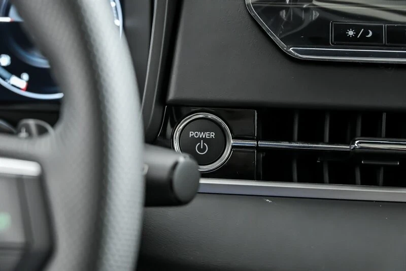 2025 Mitsubishi Outlander - Image 20 of 21