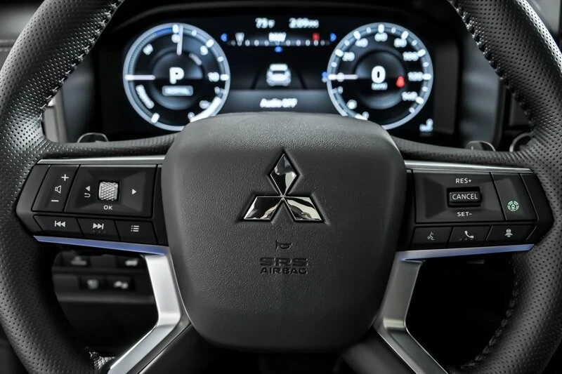 2025 Mitsubishi Outlander - Image 19 of 21