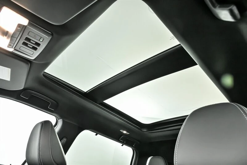 2025 Mitsubishi Outlander - Image 16 of 21