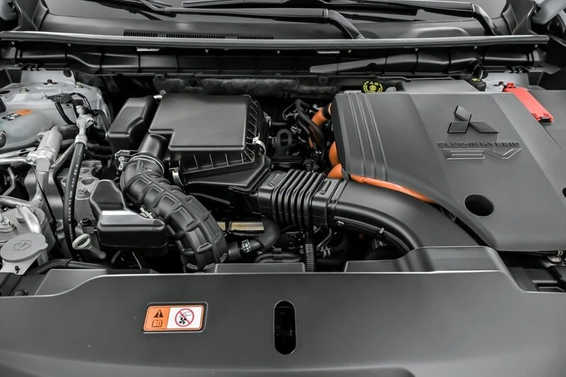 2025 Mitsubishi Outlander - Image 11 of 21