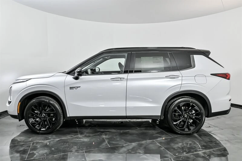 2025 Mitsubishi Outlander - Image 6 of 21