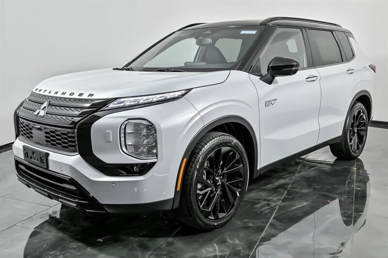 2025 Mitsubishi Outlander - Image 5 of 21