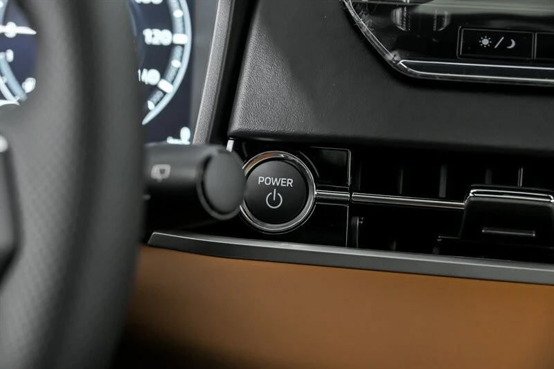 2025 Mitsubishi Outlander - Image 19 of 23