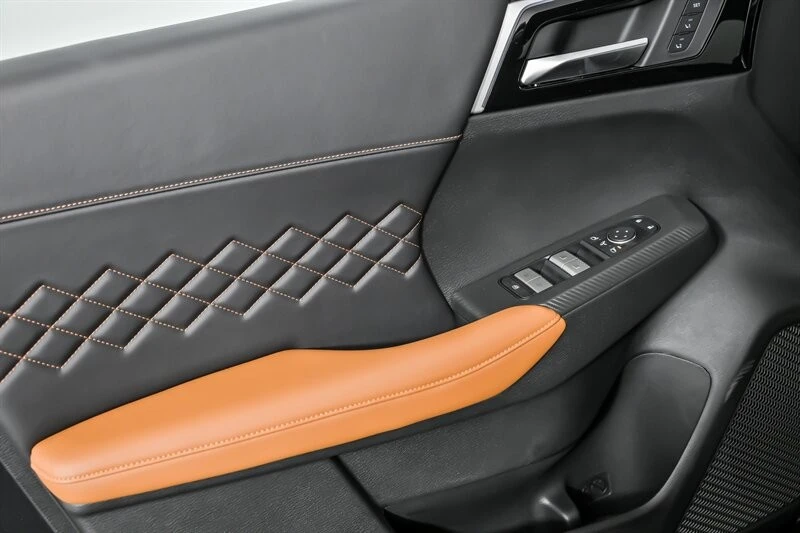2025 Mitsubishi Outlander - Image 11 of 23