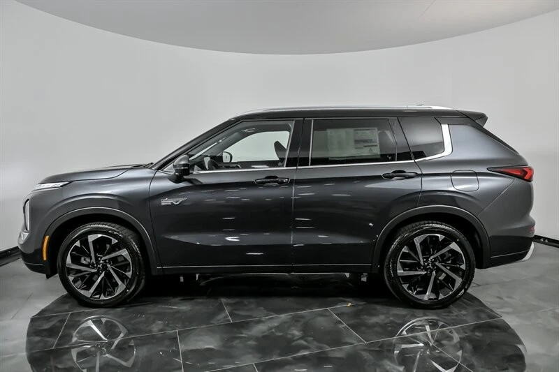 2025 Mitsubishi Outlander - Image 6 of 23