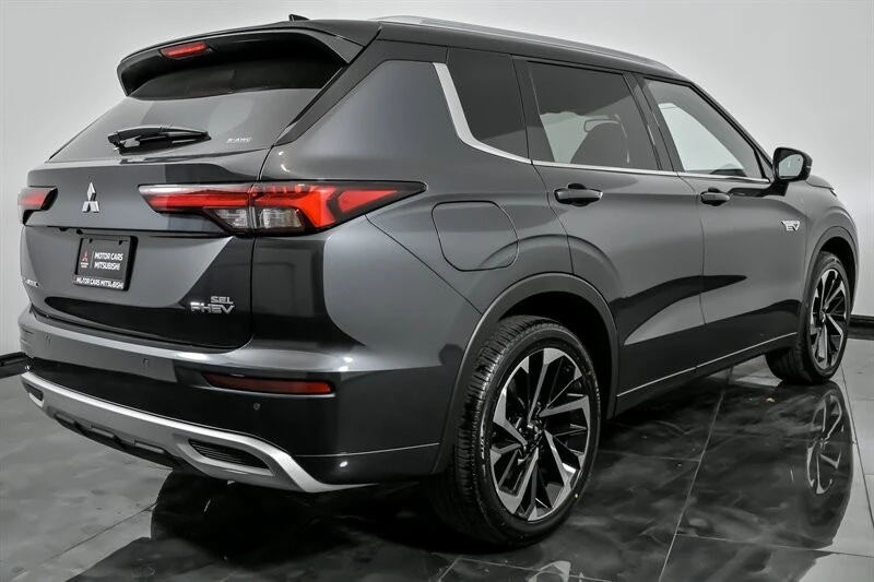 2025 Mitsubishi Outlander - Image 8 of 23