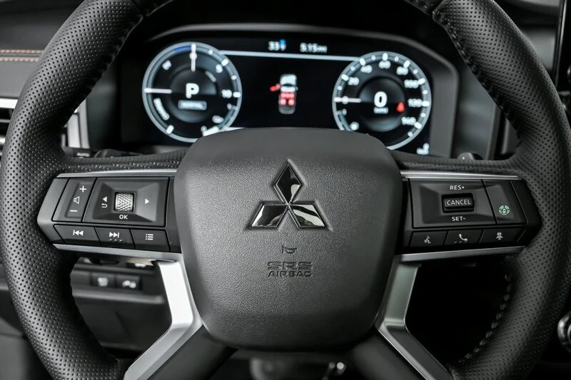 2025 Mitsubishi Outlander - Image 18 of 23