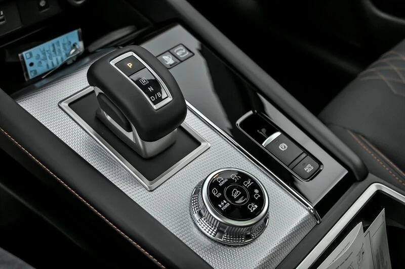 2025 Mitsubishi Outlander - Image 22 of 23
