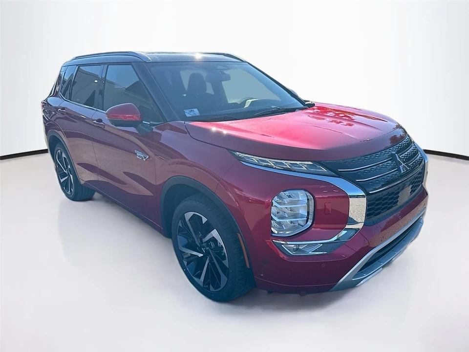 2025 Mitsubishi Outlander - Image 2 of 21
