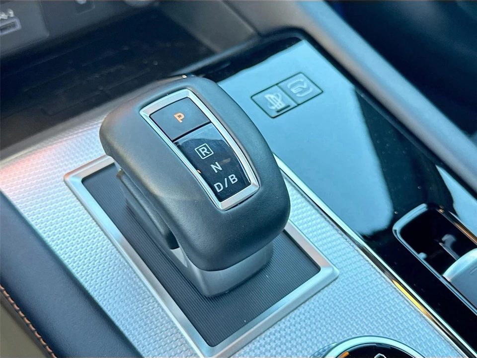 2025 Mitsubishi Outlander - Image 17 of 21