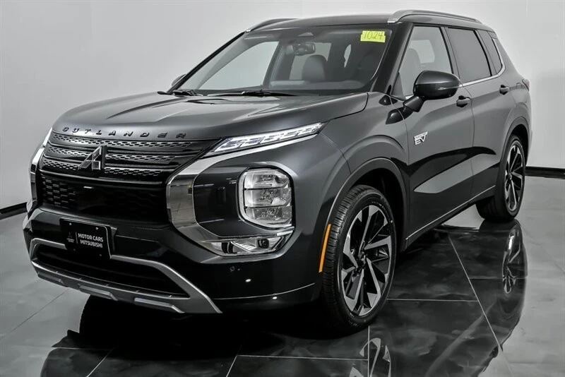 2025 Mitsubishi Outlander - Image 5 of 21
