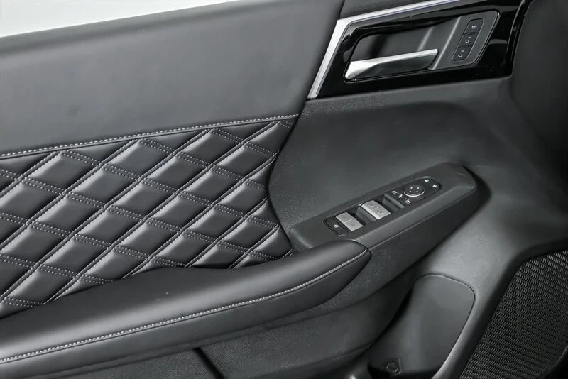 2025 Mitsubishi Outlander - Image 11 of 21