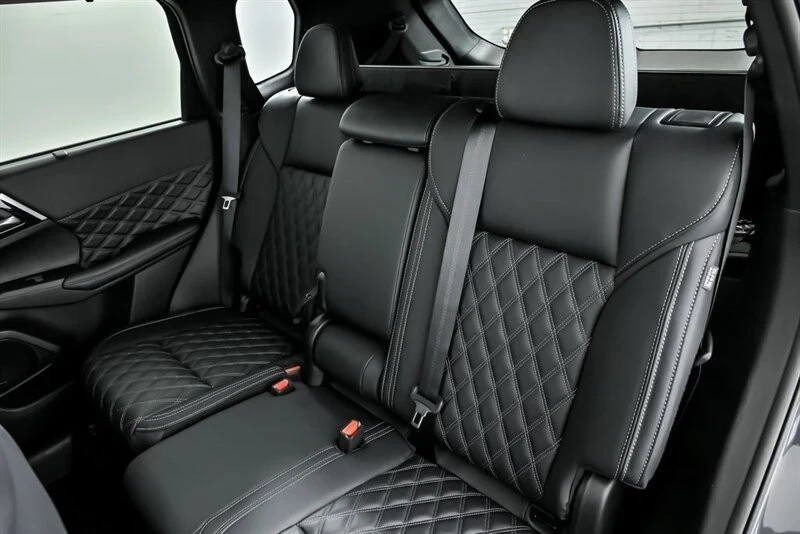 2025 Mitsubishi Outlander - Image 16 of 21