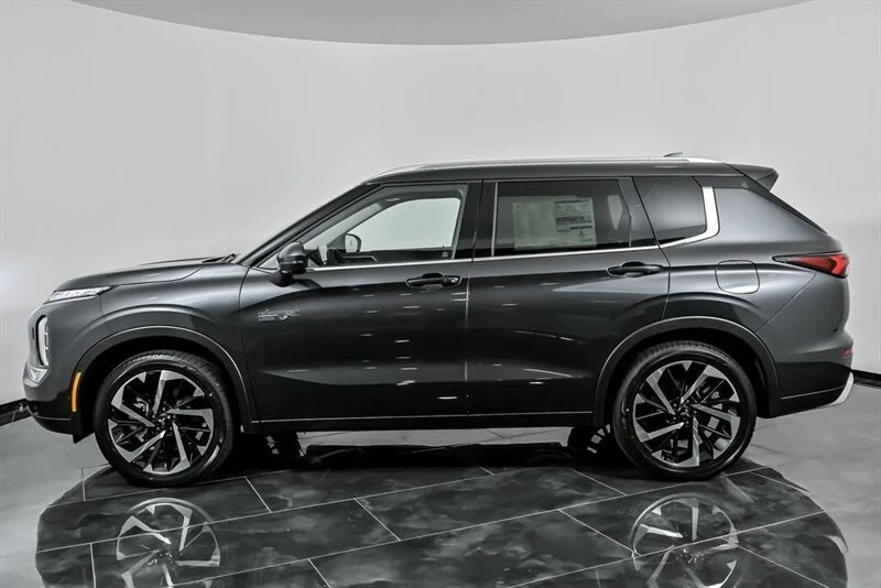 2025 Mitsubishi Outlander - Image 6 of 21