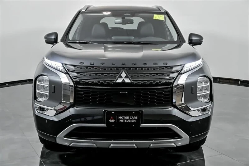 2025 Mitsubishi Outlander - Image 4 of 21