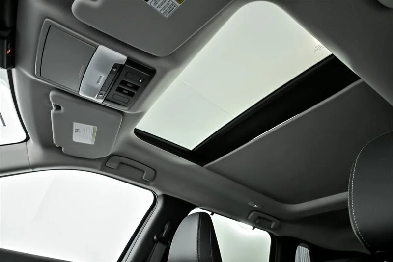 2025 Mitsubishi Outlander - Image 15 of 21
