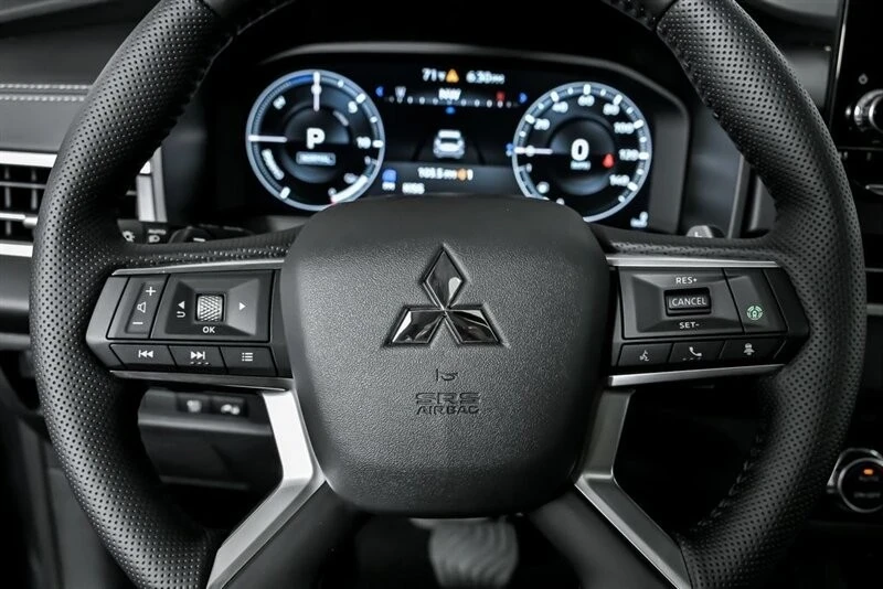 2025 Mitsubishi Outlander - Image 19 of 21
