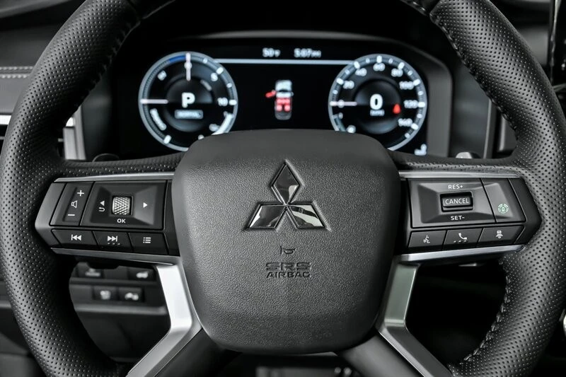 2025 Mitsubishi Outlander - Image 19 of 21