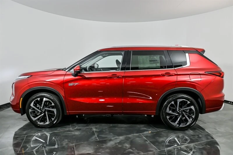 2025 Mitsubishi Outlander - Image 6 of 21