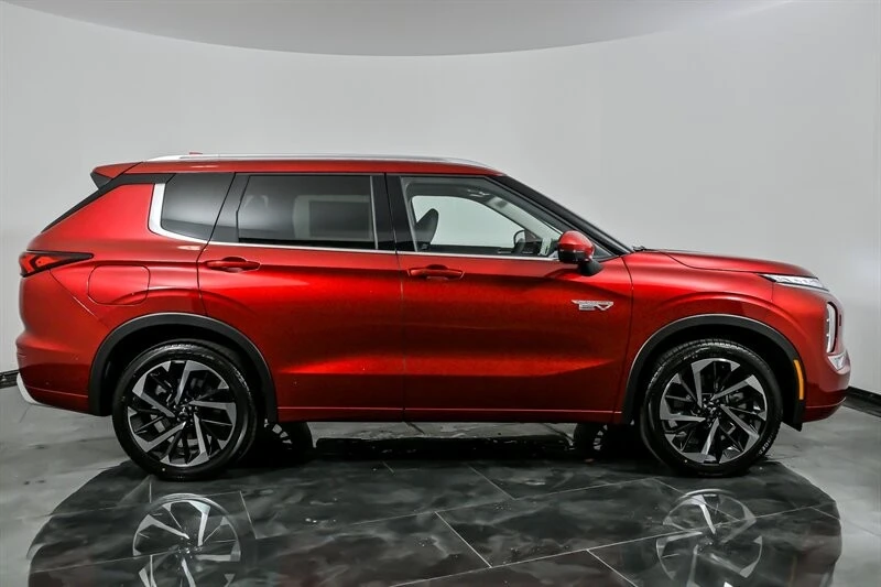 2025 Mitsubishi Outlander - Image 9 of 21