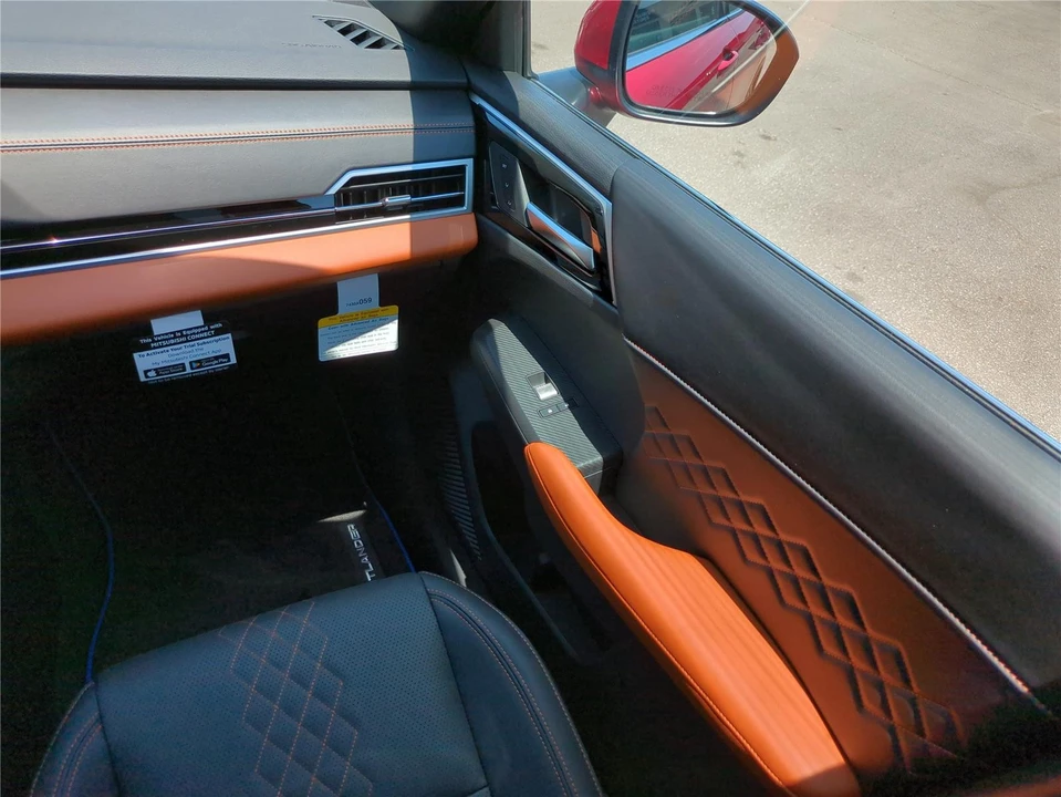 2025 Mitsubishi Outlander - Image 20 of 21