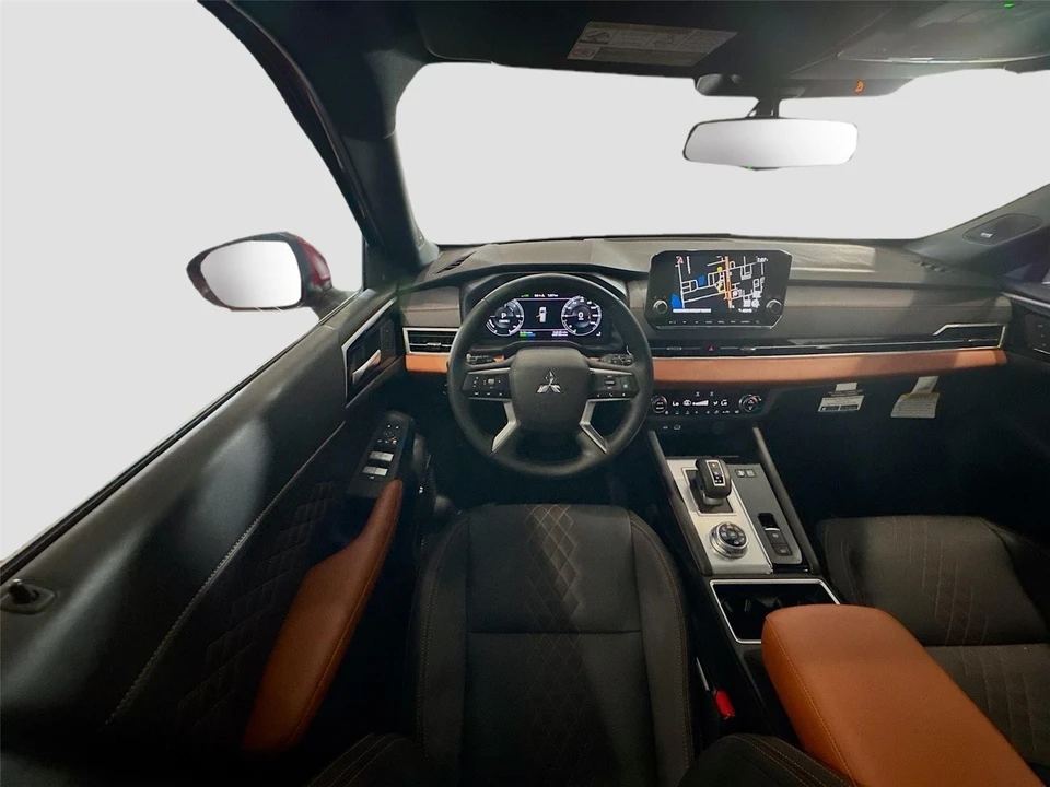 2025 Mitsubishi Outlander - Image 3 of 21