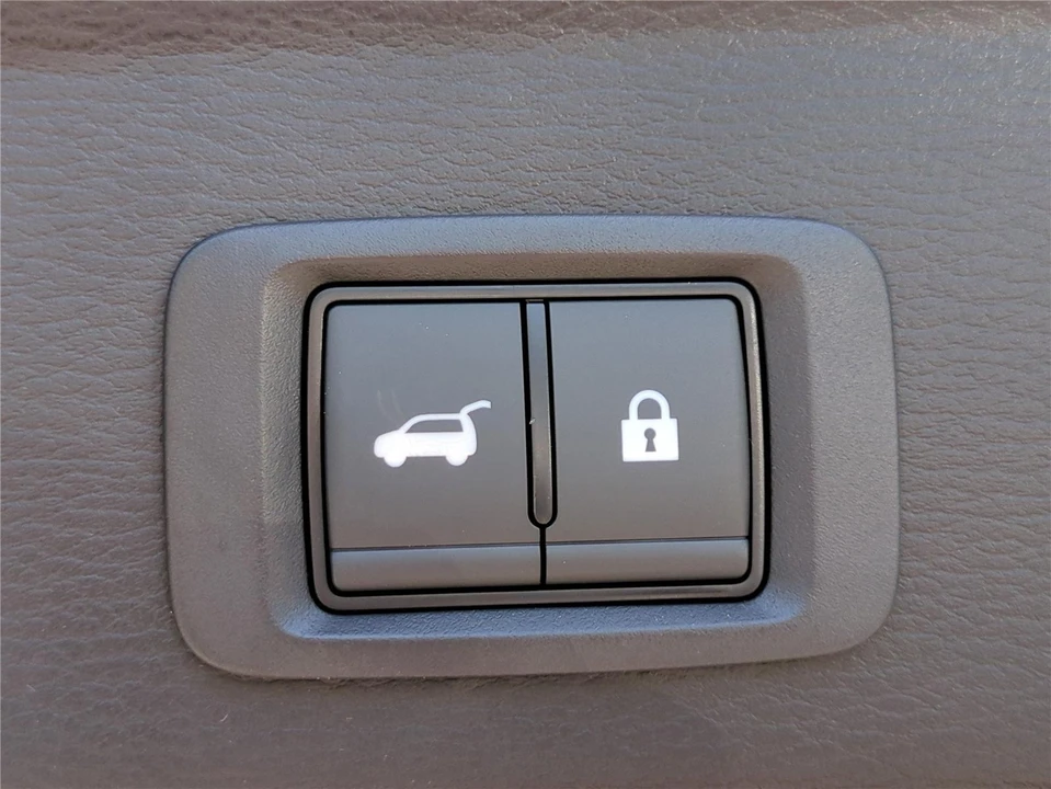 2025 Mitsubishi Outlander - Image 14 of 21