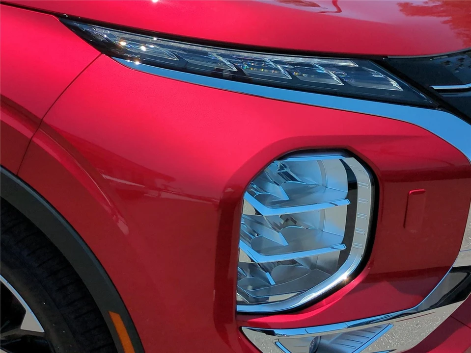 2025 Mitsubishi Outlander - Image 10 of 21