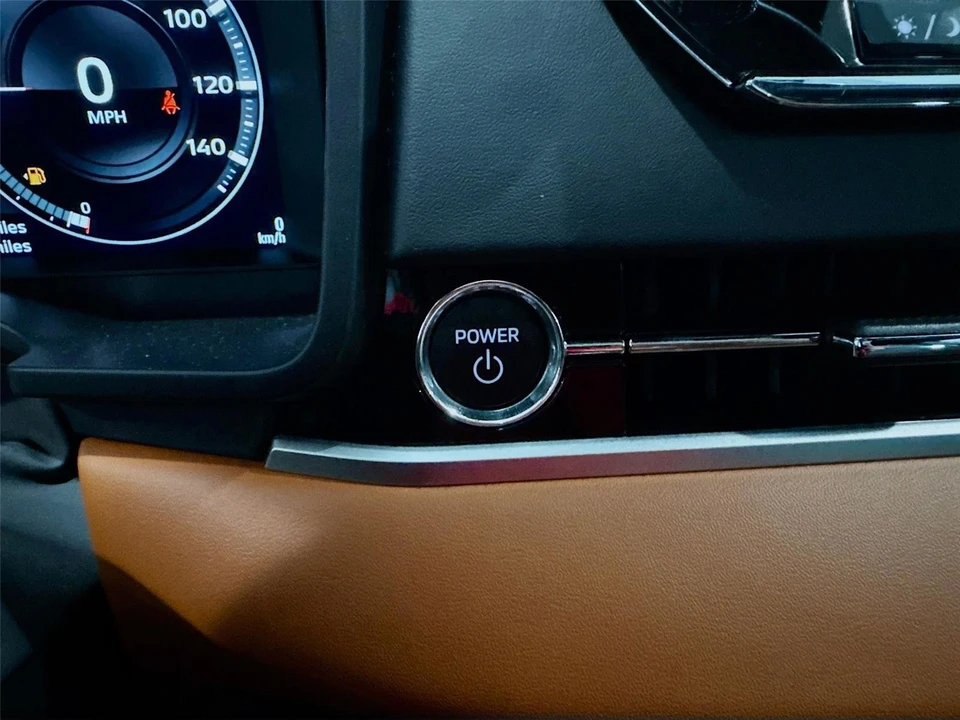 2025 Mitsubishi Outlander - Image 13 of 21