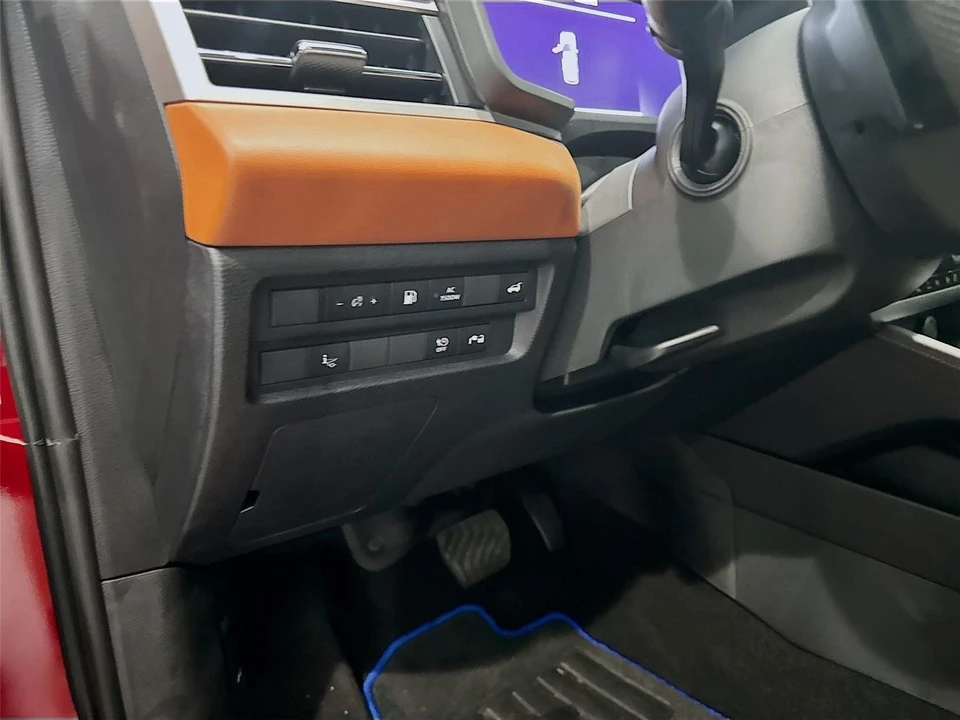 2025 Mitsubishi Outlander - Image 7 of 21