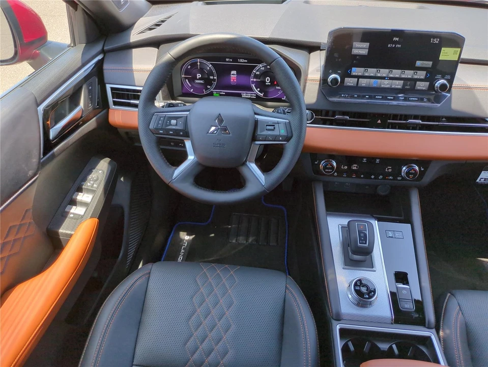 2025 Mitsubishi Outlander - Image 19 of 21